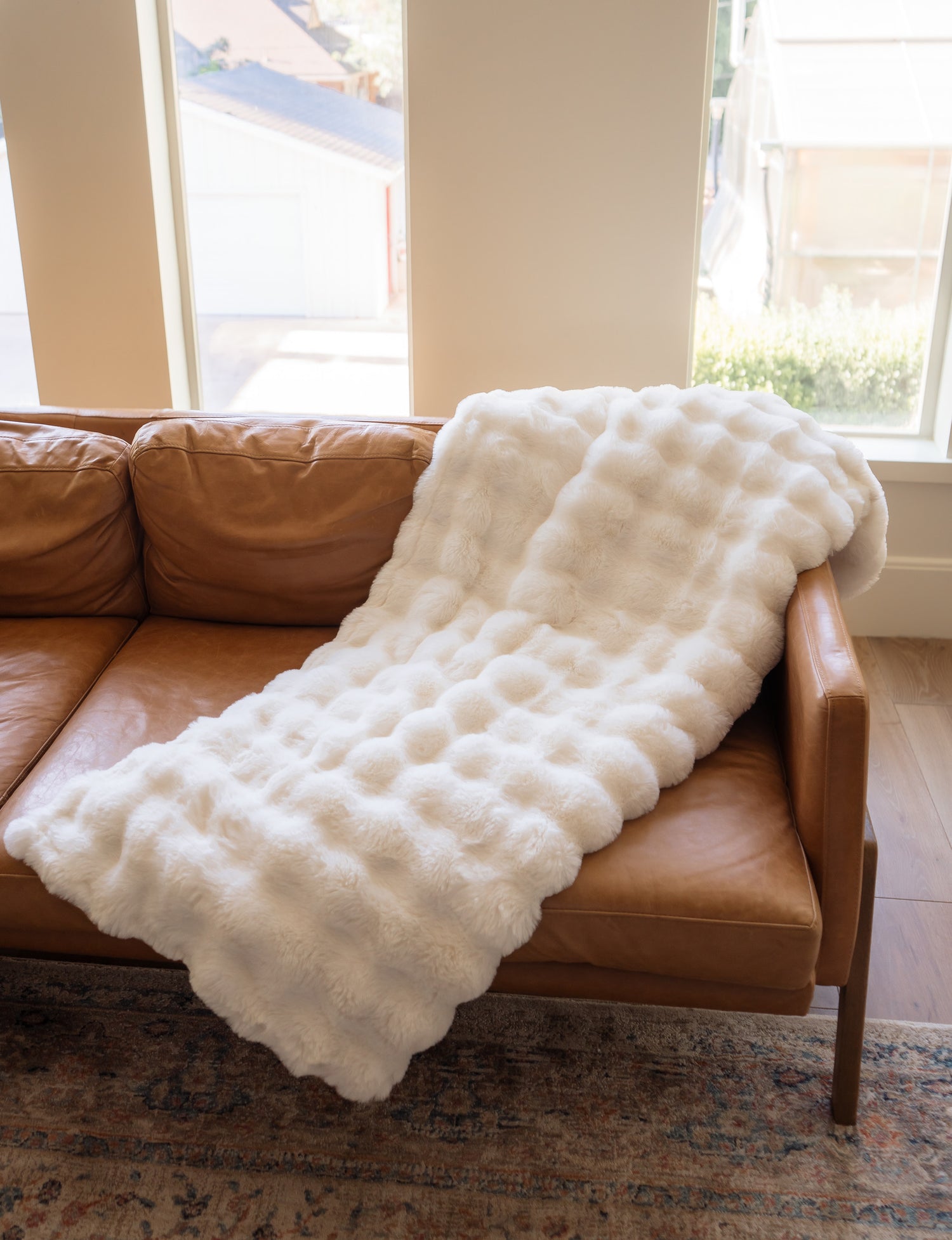 Cuddle Crystal White